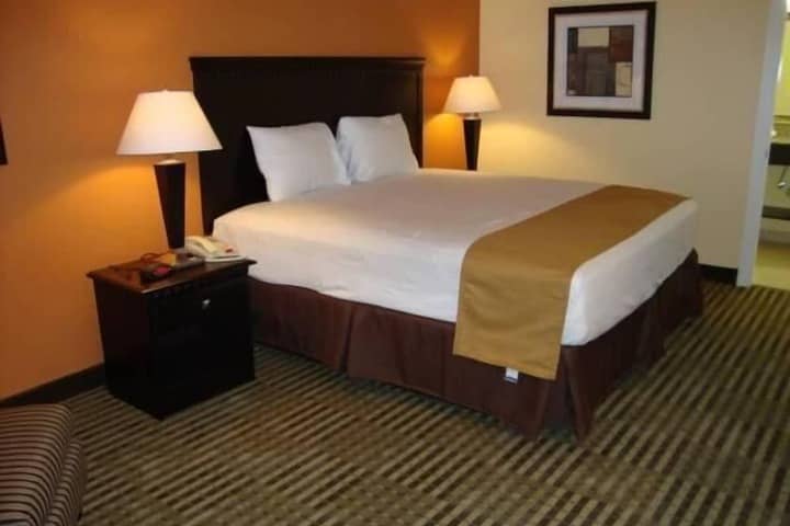Room 8 of 35